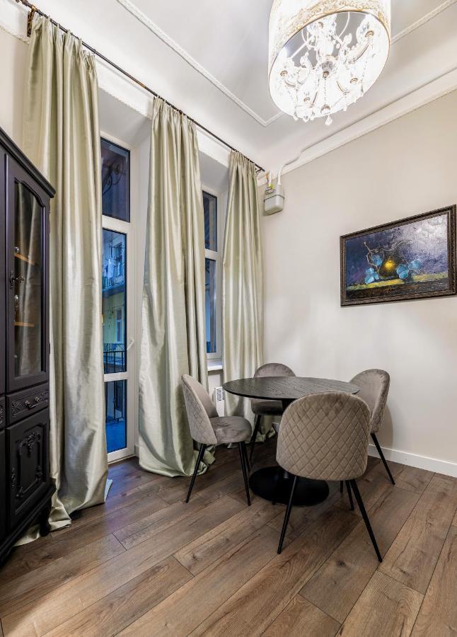 3 Room Apartments , Rohatyntsyv Street Lwów Zewnętrze zdjęcie