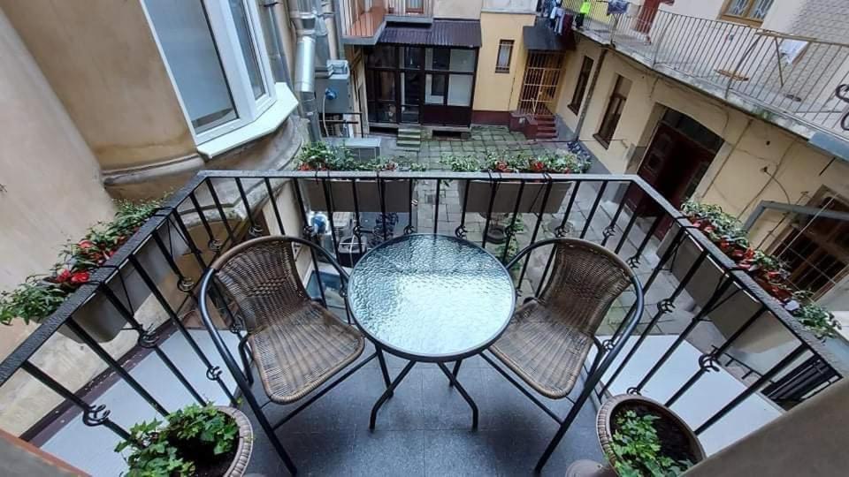 3 Room Apartments , Rohatyntsyv Street Lwów Zewnętrze zdjęcie